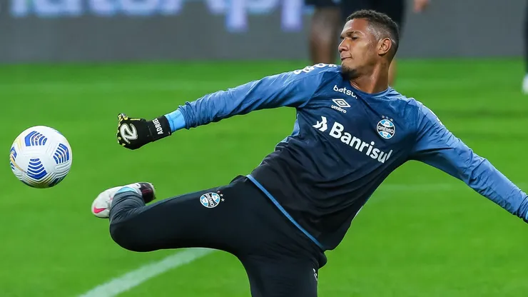 Foto: Pedro H. Tesch/AGIF - Adriel foi assunto constantemente falado no Grêmio.