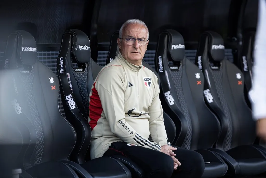 Foto: (Abner Dourado/AGIF) – Dorival Júnior quer conversar com Felipe Alves visando reintegrá-lo ao elenco do Tricolor