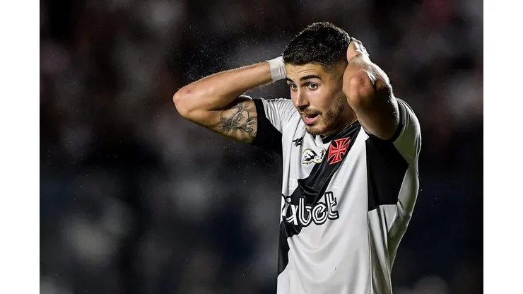 Foto: (Thiago Ribeiro/AGIF) - Pedro Raul é desfalque certo no Vasco