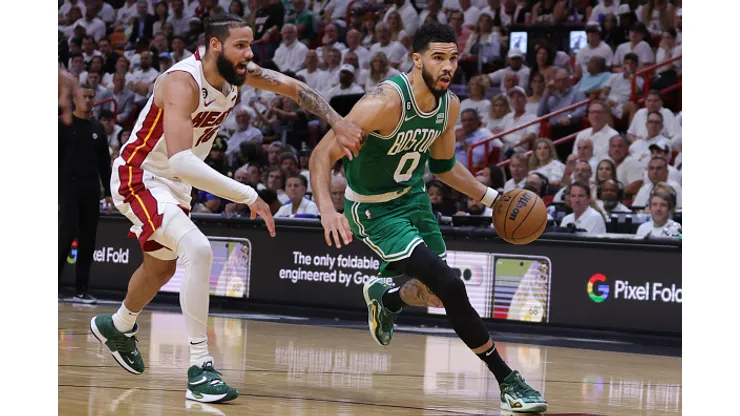 Tatum brilhou no jogo 4 contra o Heat. Créditos: Megan Briggs/Getty Images