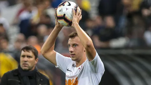 Foto: Ale Cabral/AGIF - Lateral pode contribuir indiretamente ao Corinthians.