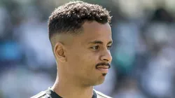 Robson Mafra/AGIF - Allan, volante do Galo.