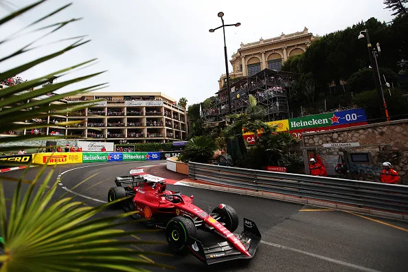 Piloto da casa, Leclerc pode ter o seu futuro em risco na Ferrari. Créditos: Eric Alonso/Getty Images