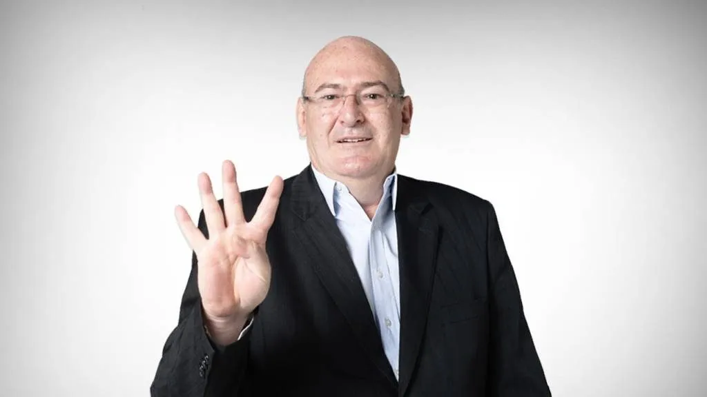 Foto: Divulgação/Santos – Rueda quer reforços para o elenco, mas esbarra em fatores