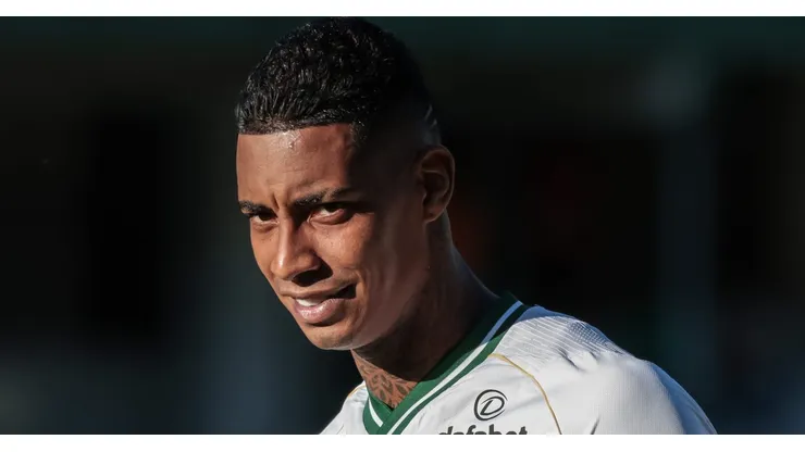 Foto: Robson Mafra/AGIF - Alef Manga pode ganhar dupla no Coritiba