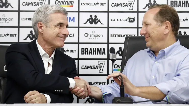 Foto: Vitor Silva/Botafogo - Textor se reuniu nesta 6ª com Luís Castro para tentar convencer português a permanecer no Botafogo