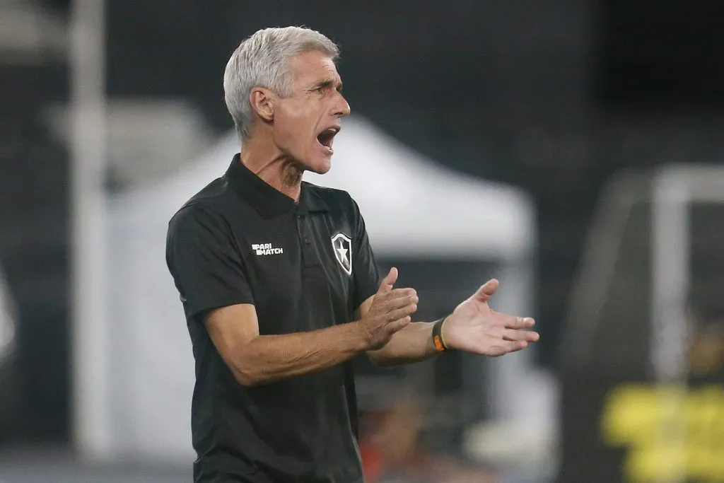 Foto: Vitor Silva/Botafogo – Luís Castro esperou chegada de empresário para resolver situação no Botafogo
