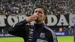 Bustos deixou o Santos após maus resultados em 2022.