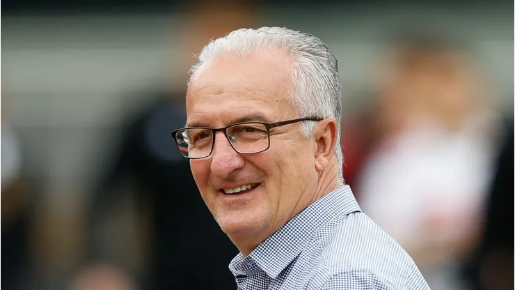SAO PAULO, BRAZIL - NOVEMBER 04: Dorival Junior head coach of Flamengo looks on during the match against Sao Paulo for the Brasileirao Series A 2018 at Morumbi Stadium on November 04, 2018 in Sao Paulo, Brazil. (Photo by Alexandre Schneider/Getty Images)