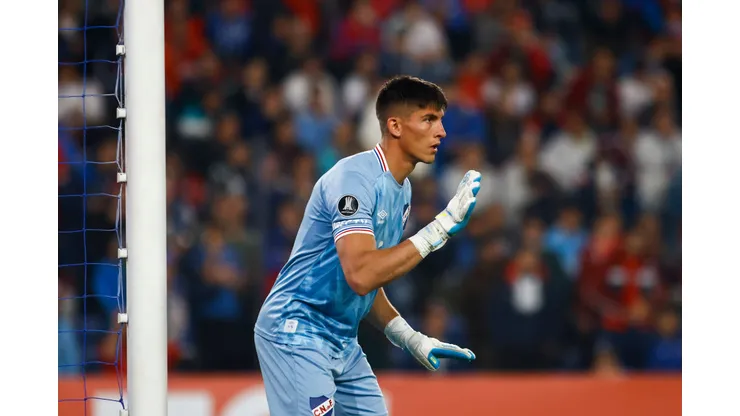 MONTEVIDEO, URUGUAY - JUNE 07: Sergio Rochet of Nacional gestures during the Copa CONMEBOL Libertadores 2023 group B match between Nacional and Internacional at Gran Parque Central on June 07, 2023 in Montevideo, Uruguay. (Photo by Ernesto Ryan/Getty Images)