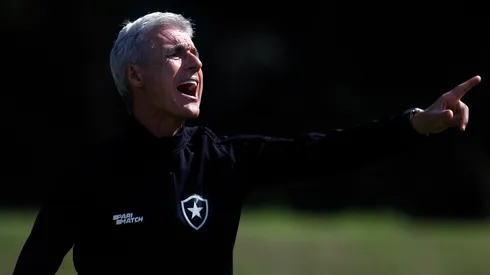 Em tom de despedida, Luís Castro solta os cachorros no Botafogo e ‘choca’ todo mundo