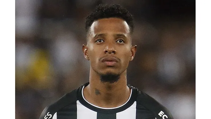 Tchê Tchê ‘representa’ torcida do Botafogo em coletiva de Luís Castro