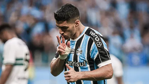 Luis Suarez, do Grêmio, comemora seu gol durante partida contra o Coritiba na Arena do Grêmio pelo Brasileirão 2023. Foto: Maxi Franzoi/AGIF