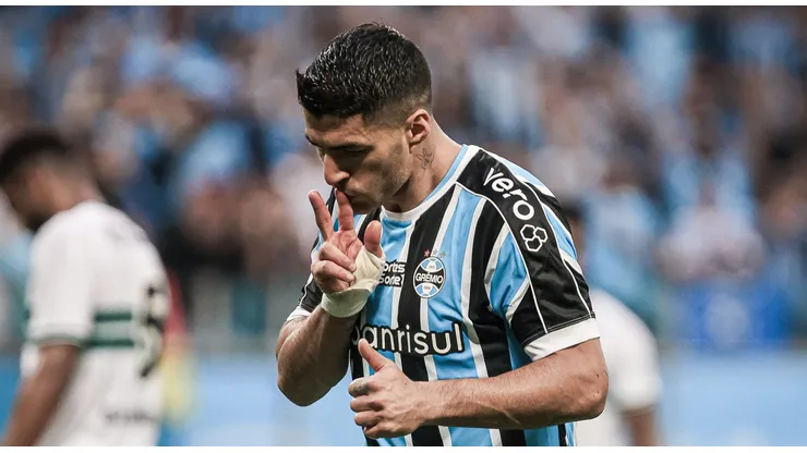 Luis Suarez, do Grêmio, comemora seu gol durante partida contra o Coritiba na Arena do Grêmio pelo Brasileirão 2023. Foto: Maxi Franzoi/AGIF