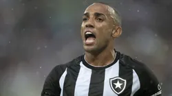 Marçal foi um dos vários jogadores do elenco do Botafogo que pararam se seguir Luís Castro no Instagram