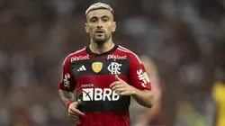 RJ - RIO DE JANEIRO - 28/06/2023 - LIBERTADORES 2023, FLAMENGO X AUCAS - De Arrascaeta jogador do Flamengo durante partida contra o Aucas no estádio Maracanã pelo campeonato Libertadores 2023.