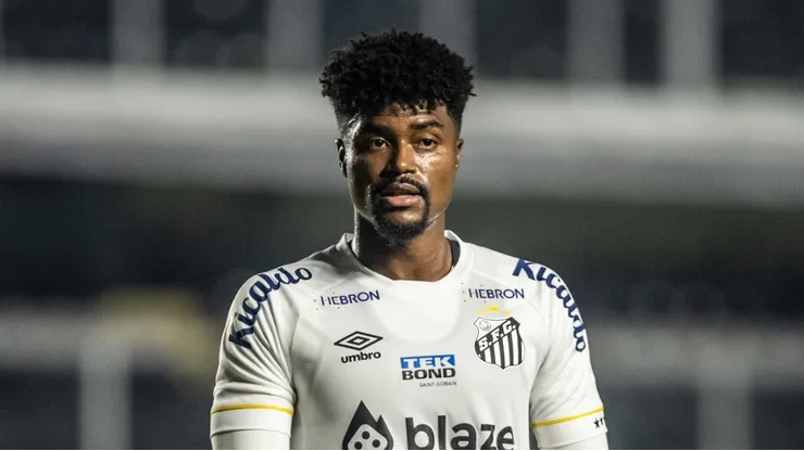 SP - SANTOS - 26/04/2023 - COPA DO BRASIL 2023, SANTOS X BOTAFOGO-SP - Bauermann jogador do Santos durante partida contra o Botafogo-SP no estadio Vila Belmiro pelo campeonato Copa do Brasil 2023. Foto: Abner Dourado/AGIF