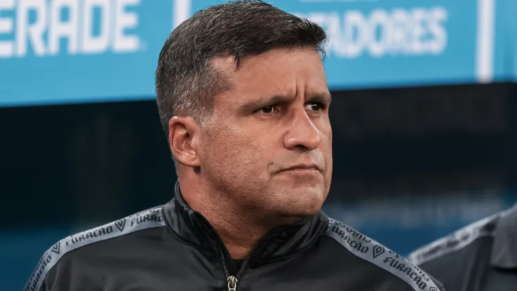 Foto: Robson Mafra/AGIF - Wesley Carvalho: interino está em alta no Athletico