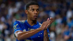 Foto: Alessandra Torres/AGIF - Vitor Leque, ex-jogador do Cruzeiro, deixa o campo apos partida contra o Brusque no estadio Mineirao pelo campeonato Brasileiro B 2021.