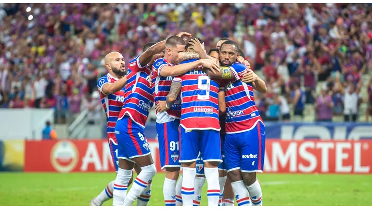 Jogadores do Fortaleza comemoram gol durante partida contra o San Lorenzo na Arena Castelao pela Copa Sul-Americana 2023. Foto: Lucas Emanuel/AGIF