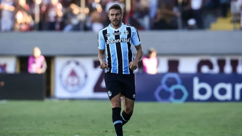 Foto: Pedro H. Tesch/AGIF – Bruno Uvini vem sendo utilizado no lugar de Geromel