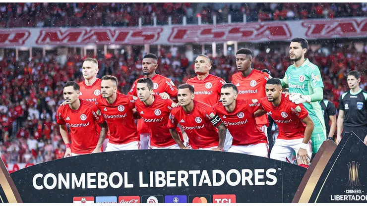 Jogadores do Internacional posam para foto antes na partida contra Nacional (URU) no Beira-Rio pela Libertadores 2023. Foto: Maxi Franzoi/AGIF
