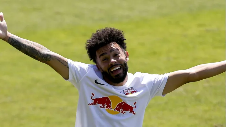 BRAGANCA PAULISTA, BRAZIL - SEPTEMBER 06: Claudinho of Red Bull Bragantino celebrates after scoring his team first goal during a match between Red Bull Bragantino and Palmeiras as part of Brasileirao Series A 2020 at Nabi Abi Chedid stadium on September 06, 2020 in Braganca Paulista, Brazil. (Photo by Miguel Schincariol/Getty Images)
