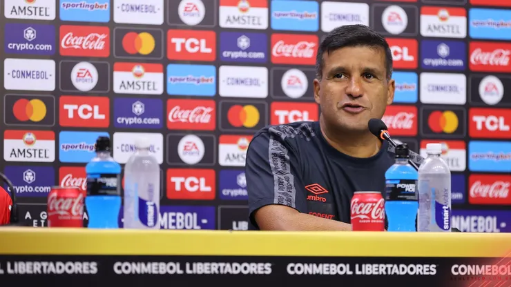 Foto: José Tramontin/athletico.com.br/Divulgação - Wesley Carvalho : interino está com moral no Athletico