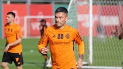 Foto Ricardo Duarte/Internacional - Aránguiz durante treinamento.