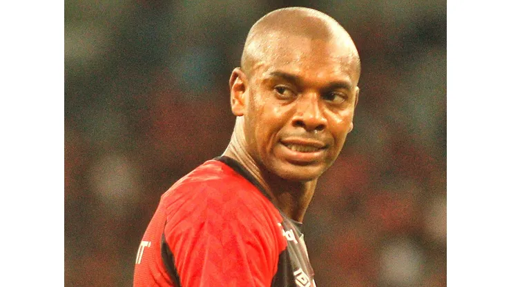 Fernandinho impõe condições para renovar com o Athletico Foto: Gabriel Machado/AGIF