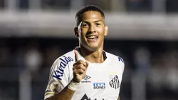 SP - SANTOS - 10/05/2023 - BRASILEIRO A 2023, SANTOS X BAHIA - Angelo jogador do Santos comemora seu gol durante partida contra o Bahia no estadio Vila Belmiro pelo campeonato BRASILEIRO A 2023. Foto: Abner Dourado/AGIF