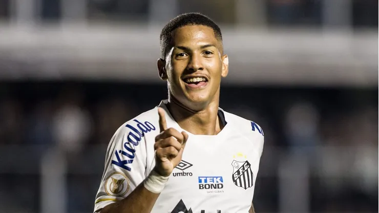 SP - SANTOS - 10/05/2023 - BRASILEIRO A 2023, SANTOS X BAHIA - Angelo jogador do Santos comemora seu gol durante partida contra o Bahia no estadio Vila Belmiro pelo campeonato BRASILEIRO A 2023. Foto: Abner Dourado/AGIF