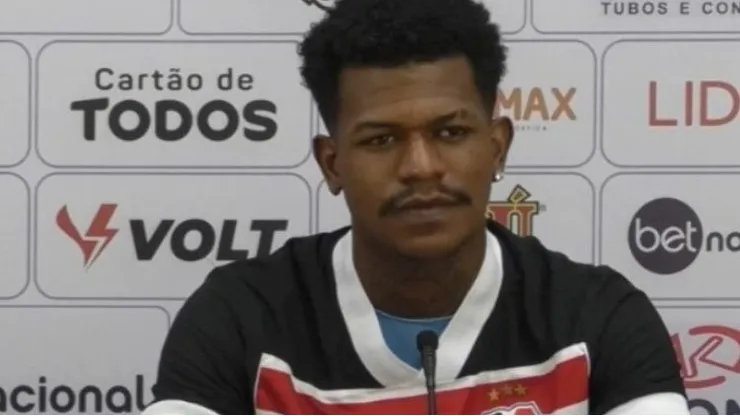 Foto: Reprodução/TV Coral - Volante do Santa Cruz, Emerson Souza