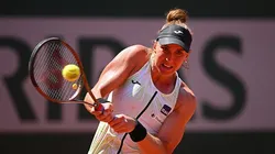 Bia busca alcançar às quartas na grama de Eastbourne