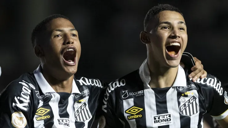 RJ - RIO DE JANEIRO - 14/05/2023 - BRASILEIRO A 2023, VASCO X SANTOS - Deivid Washington jogador do Santos comemora vitoria apos a partida contra o Vasco no estadio Sao Januario pelo campeonato BRASILEIRO A 2023. Foto: Jorge Rodrigues/AGIF