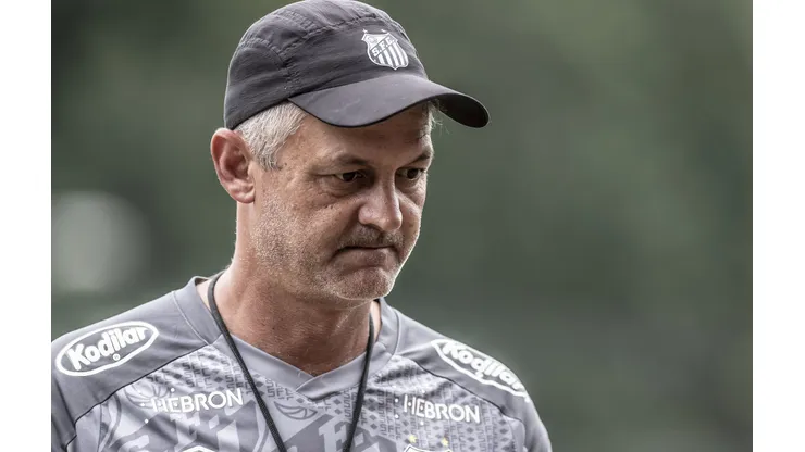 Lisca traz bastidores graves do vestiário do Santos e explica sua saída do Peixe