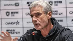 PR - CURITIBA - 03/06/2023 - BRASILEIRO A 2023, ATHLETICO-PR X BOTAFOGO - Luis Castro tecnico do Botafogo durante entrevista coletiva apos a partida contra o Athletico-PR no estadio Arena da Baixada pelo campeonato BRASILEIRO A 2023. Foto: Robson Mafra/AGIF