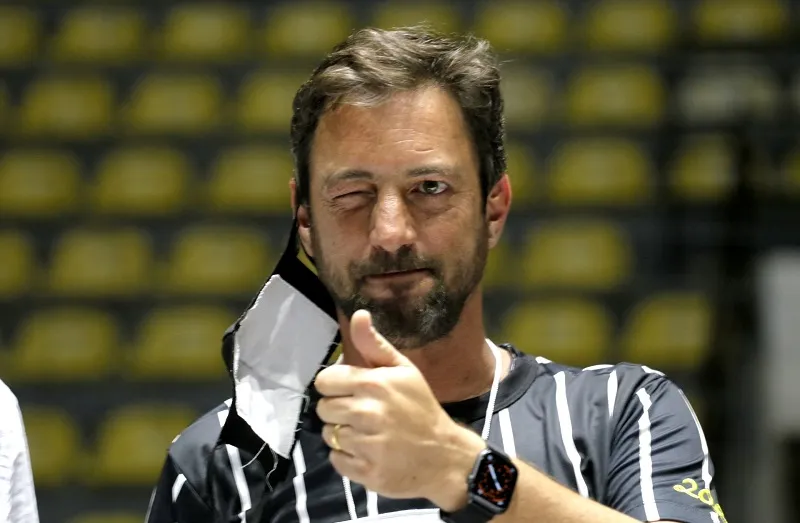 Mano soltou os cachorros para cima do presidente Duílio Monteiro Alves. Foto: Agência Corinthians