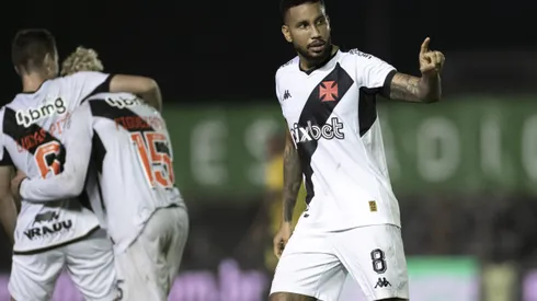 RJ - RIO DE JANEIRO - 26/06/2023 - BRASILEIRO A 2023, VASCO X CUIABA - Jair jogador do Vasco comemora seu gol durante partida contra o Cuiaba no estadio Luso Brasileiro pelo campeonato BRASILEIRO A 2023. Foto: Jorge Rodrigues/AGIF