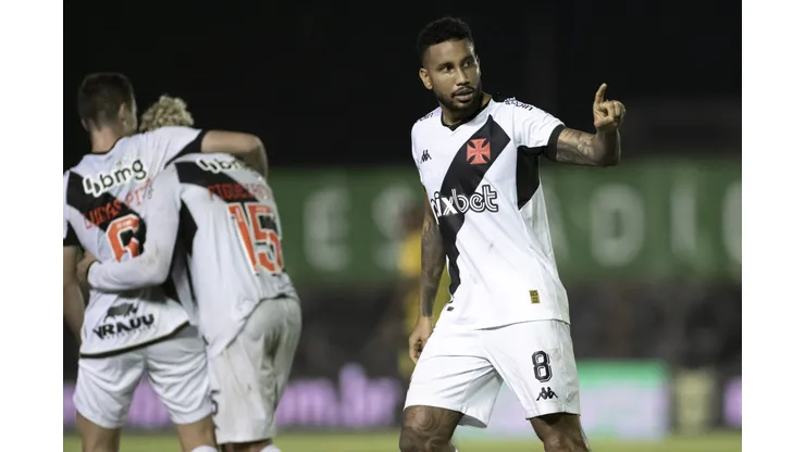 RJ - RIO DE JANEIRO - 26/06/2023 - BRASILEIRO A 2023, VASCO X CUIABA - Jair jogador do Vasco comemora seu gol durante partida contra o Cuiaba no estadio Luso Brasileiro pelo campeonato BRASILEIRO A 2023. Foto: Jorge Rodrigues/AGIF