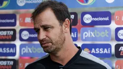 Foto: Rafael Vieira/AGIF - Felipe Conceicção, tecnico do Santa Cruz, durante partida contra o Central no estadio Arruda pelo campeonato Pernambucano 2023.