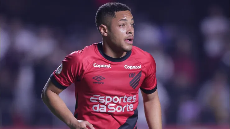Foto: Ettore Chiereguini/AGIF - Vitor Roque, jogador do Athletico-PR, durante partida contra o Sao Paulo no estadio Morumbi pelo campeonato BRASILEIRO A 2023.
