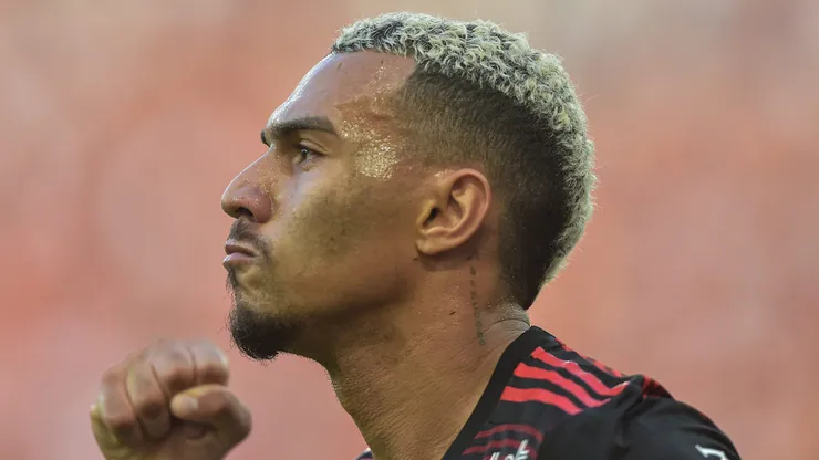 RJ - Rio de Janeiro - 21/05/2022 - BRASILEIRO A 2022, FLAMENGO X GOIAS - Matheuzinho jogador do Flamengo durante partida contra o Goias no estadio Maracana pelo campeonato Brasileiro A 2022. Foto: Thiago Ribeiro/AGIF