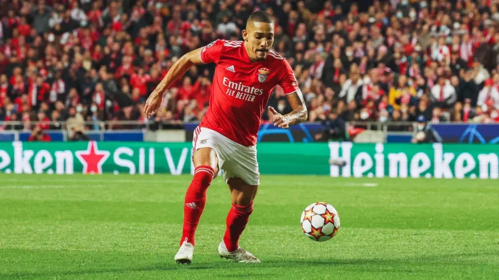 Foto: Divulgação / Twitter SL Benfica – Gilberto, lateral do Benfica, que negocia com o Bahia.