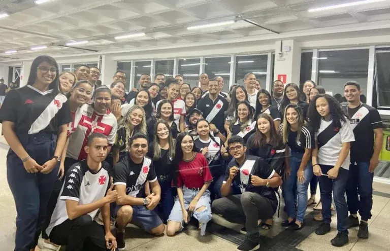 Foto: Reprodução – Turma vestiu camisa do Vasco após trato feito por seu professor