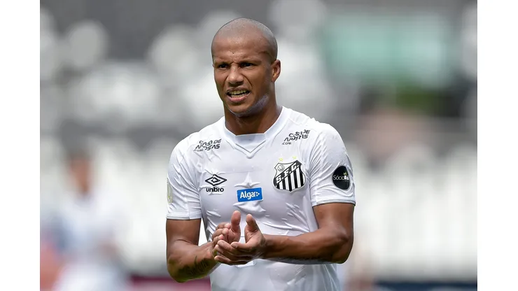 Thiago Ribeiro/AGIF - Meio-campista detém recorde importante da trajetória do Peixe