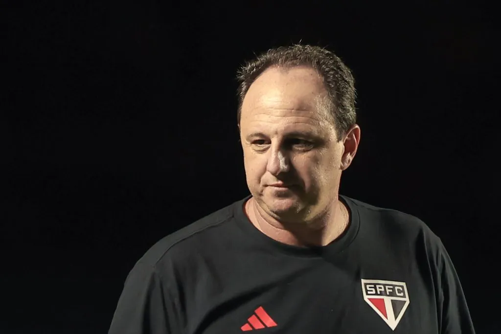 SP – SAO PAULO – 18/04/2023 – COPA SUL-AMERICANA 2023, SAO PAULO X PUERTO CABELLO – Rogerio Ceni tecnico do Sao Paulo durante partida contra o Puerto Cabello no estadio Morumbi pelo campeonato Copa Sul-Americana 2023. Foto: Marcello Zambrana/AGIF