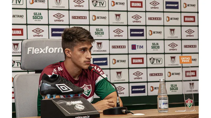 Gabriel Pirani manda recado a Fernando Diniz após fazer o gol da vitória do Fluminense