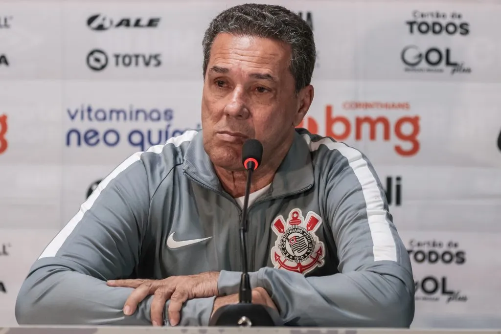 Foto: Robson Mafra/AGIF – Vanderlei Luxemburgo vem oscilando no comando do Corinthians