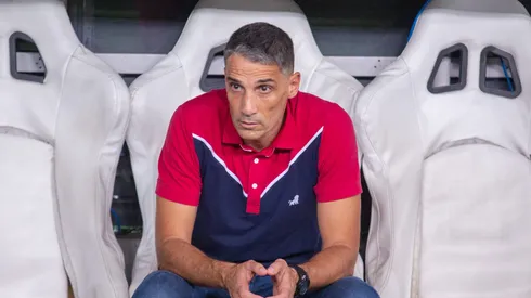 Vojvoda, técnico do Fortaleza, durante partida contra o Atletico-MG na Arena Castelao pelo Brasileirão A 2023. Foto: Lucas Emanuel/AGIF